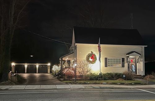 64 W Main St, Georgetown, MA, 01833-2011 | Card Image