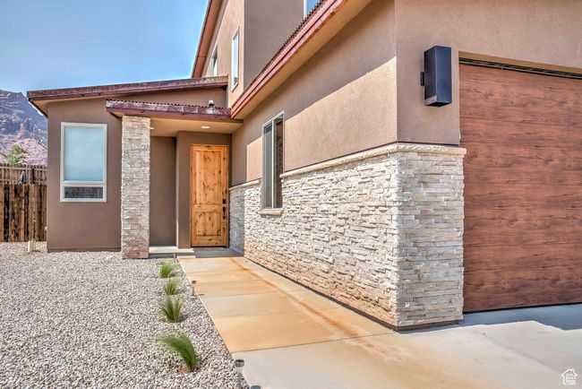 Property entrance featuring stucco siding | Image 25