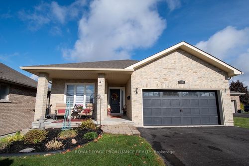 1445 Ireland Dr, Peterborough, ON, K9K0A4 | Card Image