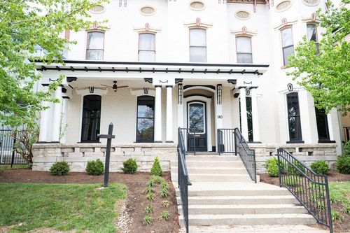 140-275 S Limestone, Lexington, KY, 40508-2794 | Card Image