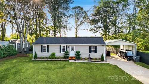204 Harriet Ln, Statesville, NC, 28625-8760 | Card Image