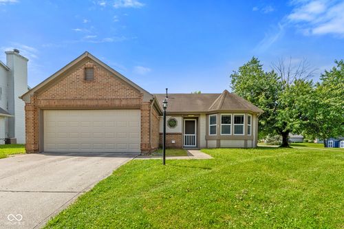 1015 Crimson King Pkwy, Mooresville, IN, 46158-2715 | Card Image
