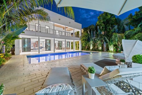 3734 Chase Ave, Miami Beach, FL, 33140-3420 | Card Image