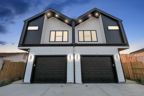 b-8533 Amadwe St, Houston, TX, 77051-2607 | Card Image