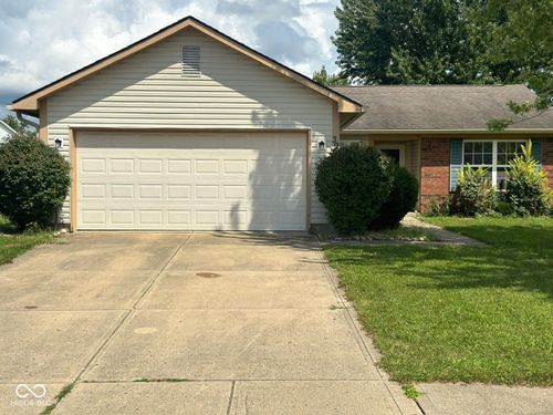 39 Meadow Creek East Blvd, Whiteland, IN, 46184-9691 | Card Image