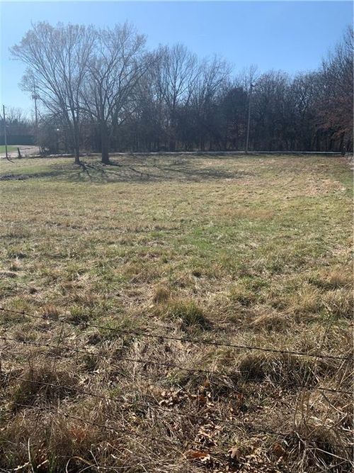 8530 Trail Ridge St, Kansas City, MO, 64139-1258 | Card Image