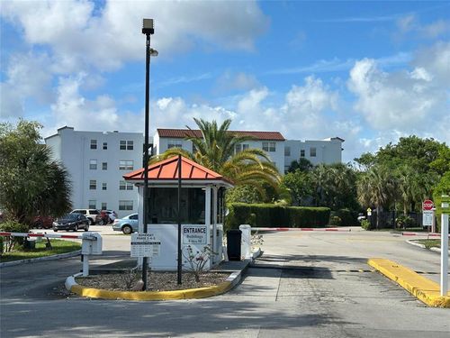208-2851 Somerset Dr, Lauderdale Lakes, FL, 33311-1961 | Card Image