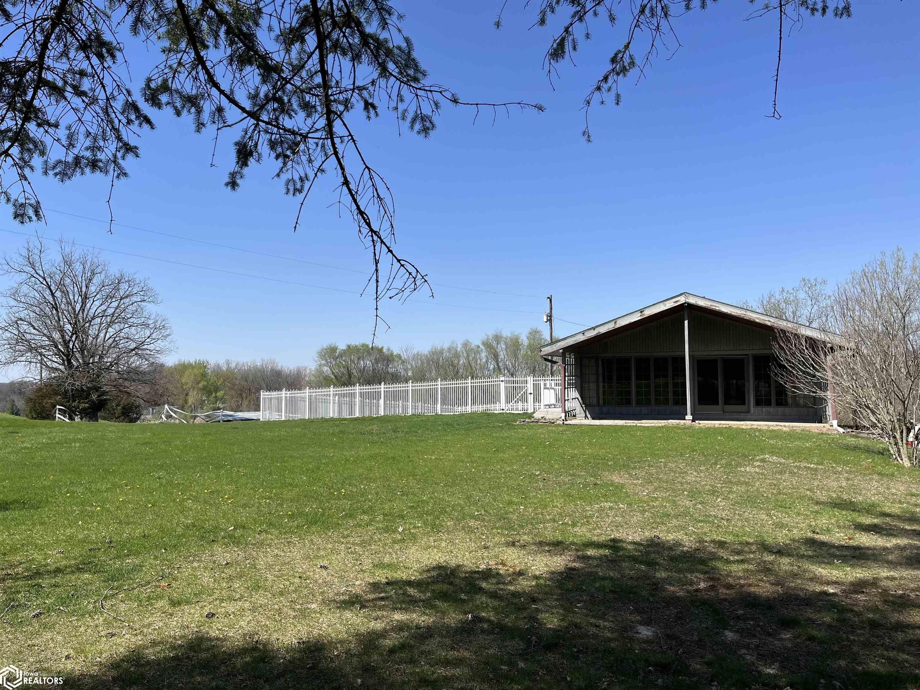 Beaverdale Rd, West Burlington, IA 52655