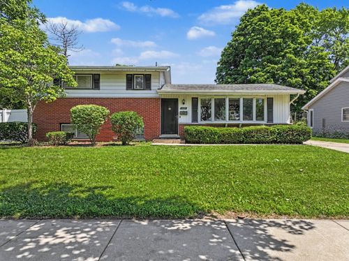 1121 N Crabtree Ln, Mount Prospect, IL, 60056-1319 | Card Image
