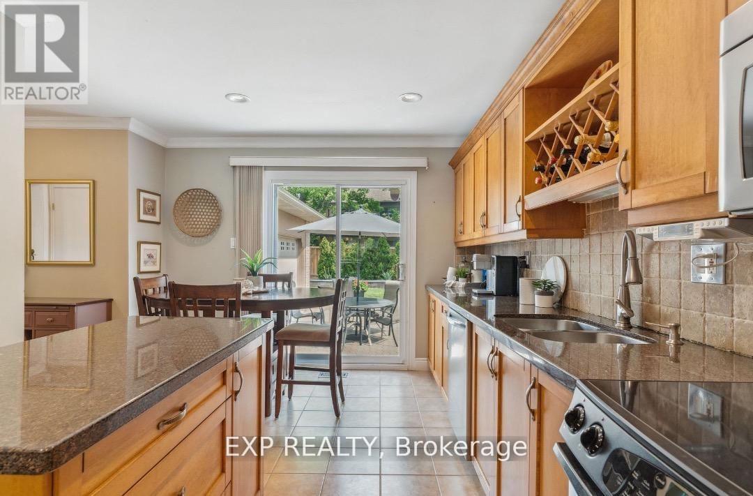 Residential Lease in Oakville (CP College Park) 3