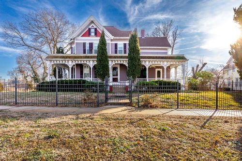 132 E 2nd St, Minneapolis, KS, 67467-2402 | Card Image