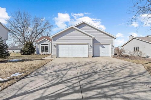 639 N Woods Edge Dr, Oregon, WI, 53575-3441 | Card Image