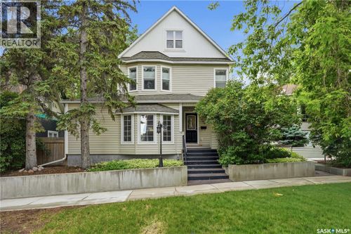 1054 Clifton Ave, Moose Jaw, SK, S6H3L2 | Card Image