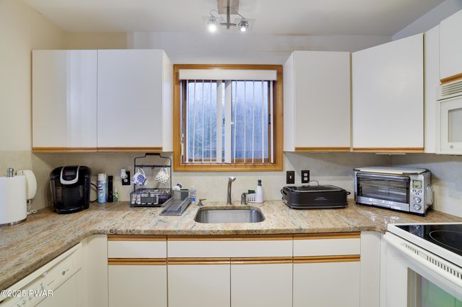 17- Kitchen | Image 17
