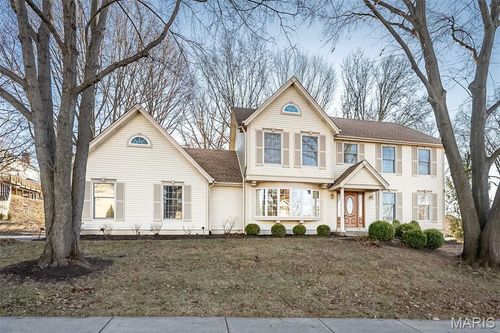 384 Greentrails Dr S, Chesterfield, MO, 63017-2982 | Card Image