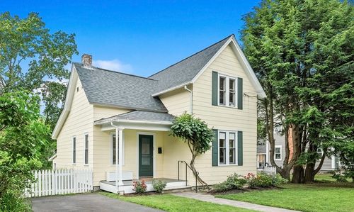 62 Crest St, Concord, MA, 01742-3007 | Card Image