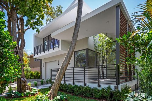 510 Ne 52nd St, Miami, FL, 33137-3033 | Card Image