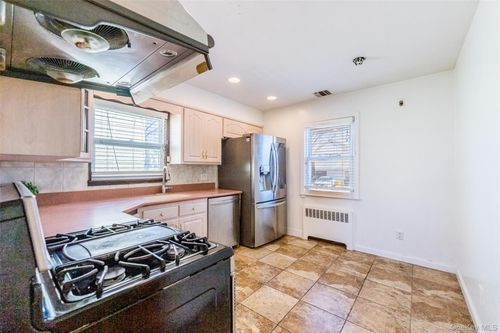 567 Oxford Rd, Cedarhurst, NY, 11516-1022 | Card Image