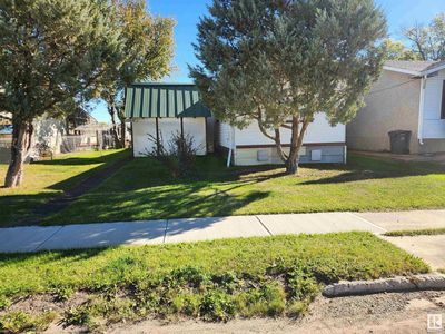 5031 51 St, House other with 2 bedrooms, 2 bathrooms and null parking in Clyde AB | Image 2