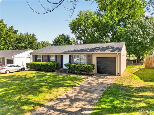 2428 Golfway Dr, Saint Charles, MO, 63301-1081 | Card Image