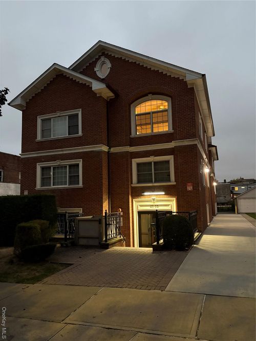 p4-4228 214th Pl, Bayside, NY, 11361-2966 | Card Image
