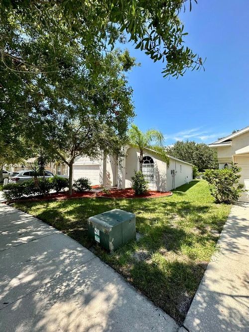 2217 Roanoke Springs Dr, RUSKIN, FL, 33570-6315 | Card Image