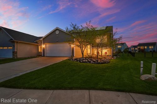 3513 Amber Oaks Dr, Howell, MI, 48855-7105 | Card Image