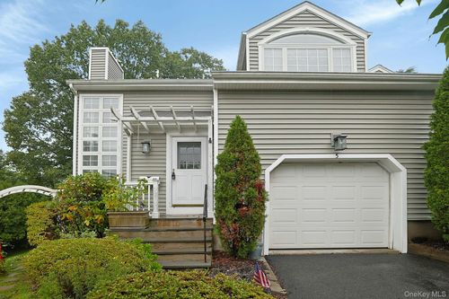 5 Pinewood Dr, White Plains, NY, 10603-2500 | Card Image