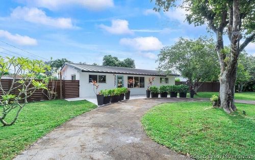 3557 Lloyd Dr, Oakland Park, FL, 33309-5012 | Card Image
