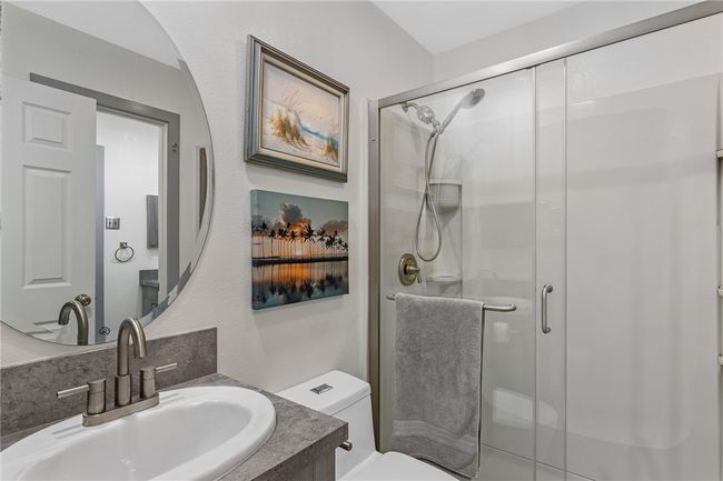 Upstairs Bathroom | Image 22