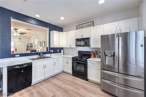 5425 Nickel Creek Trl, Las Vegas, NV, 89122-8318 | Card Image