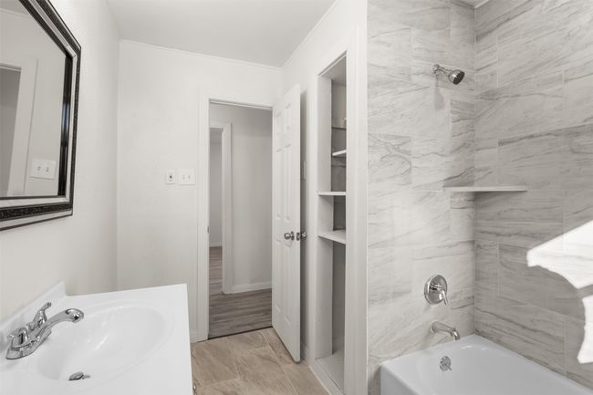 Bathroom with sink and tiled shower / bath combo | Image 15