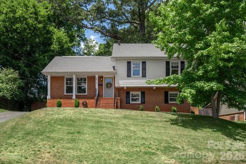 6912 Woodstock Dr, Charlotte, NC, 28210-6541 | Card Image