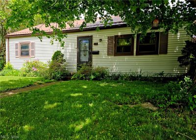 View of front of home featuring a front yard | Image 1