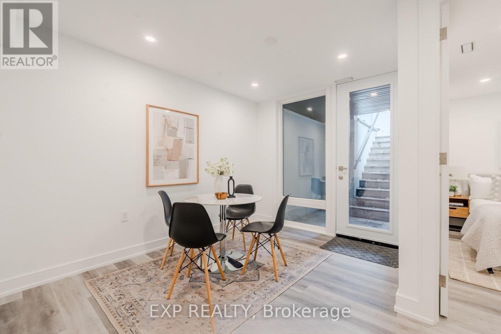 Residential Lease in Toronto (East End-Danforth) 2