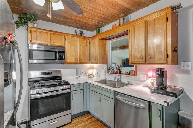 1121 18 Th St, House other with 3 bedrooms, 2 bathrooms and null parking in Orange TX | Image 12