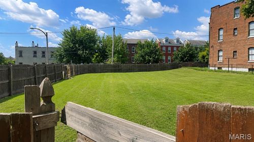 2211 Shenandoah Avenue, St Louis, MO, 63104 | Card Image