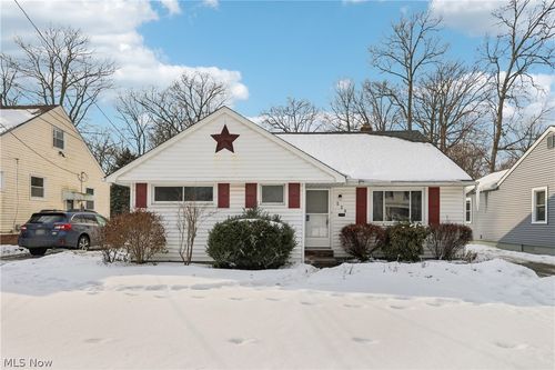 530 Glen Park Dr, Bay Village, OH, 44140-2450 | Card Image