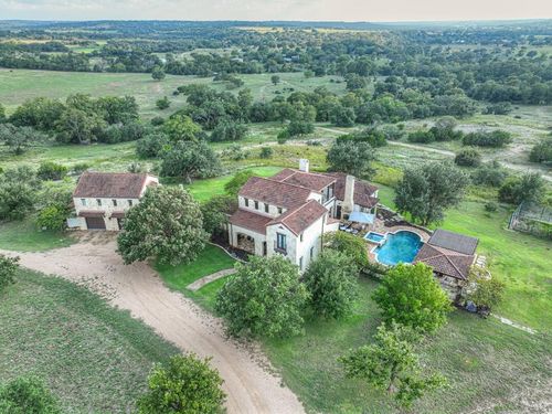 2975 Bear Creek Rd, Fredericksburg, TX, 78624-8106 | Card Image