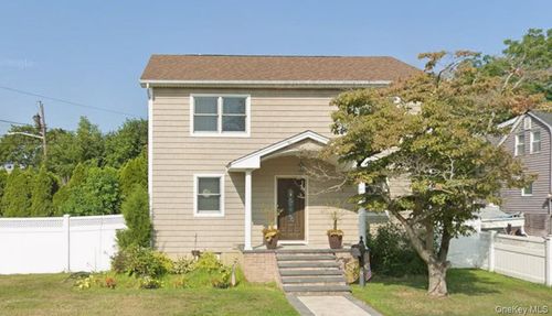 52 Concord Ave, Bethpage, NY, 11714-3122 | Card Image