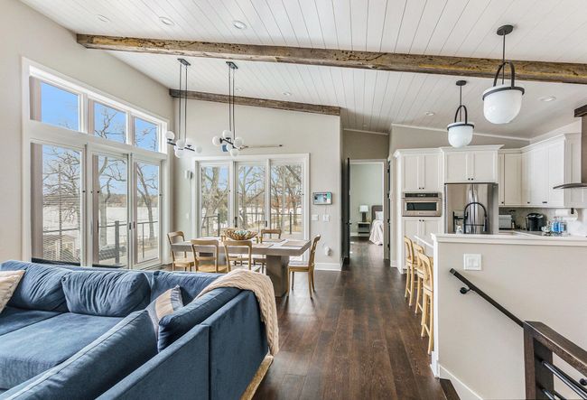 Upper level - family room/dining | Image 17