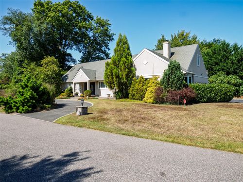 4 Willow Ln, Hewlett, NY, 11557-2634 | Card Image