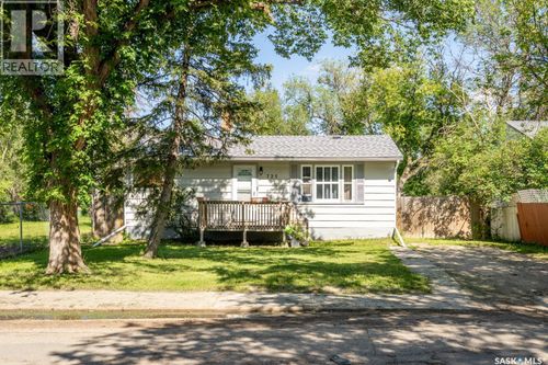 725 Cameron St, Regina, SK, S4T2S2 | Card Image