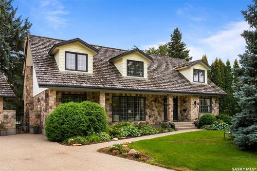 70 Lowry Pl, House with 6 bedrooms, 4 bathrooms and 4 parking in Regina SK | Card Image