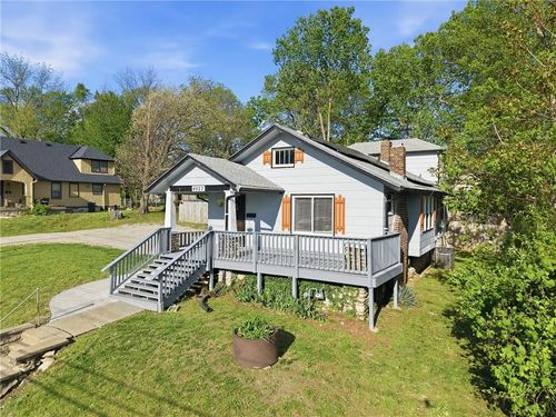 4927 Woodland Ave, Kansas City, MO, 64110-2363 | Card Image