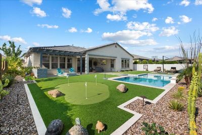 Heated pebble Tec pool and putting green | Image 2