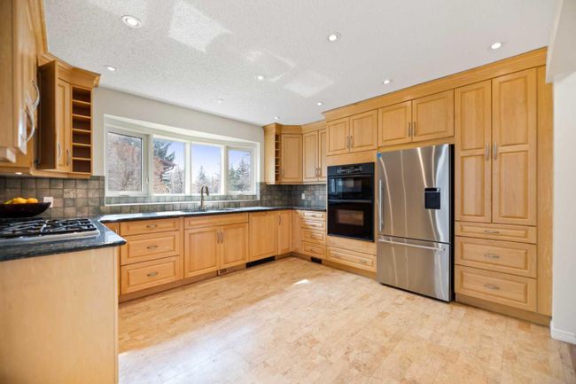 79 Wood Crescent Sw, Home with 5 bedrooms, 2 bathrooms and 4 parking in Calgary AB | Image 12
