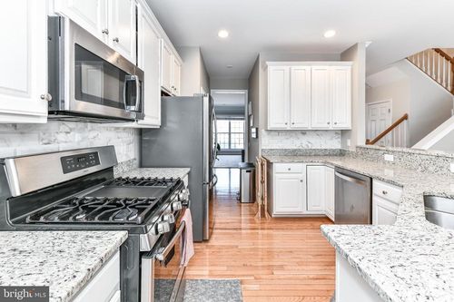 2923 Hunters Glen Way, FAIRFAX, VA, 22031-6014 | Card Image