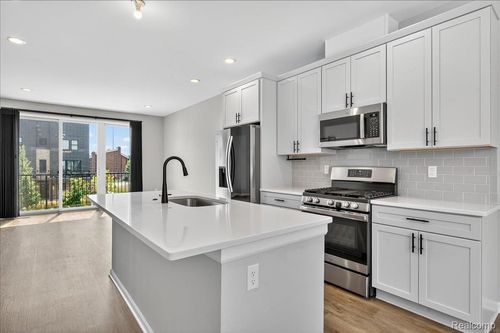 1087 Hampton Cir, Detroit, MI, 48207-5069 | Card Image
