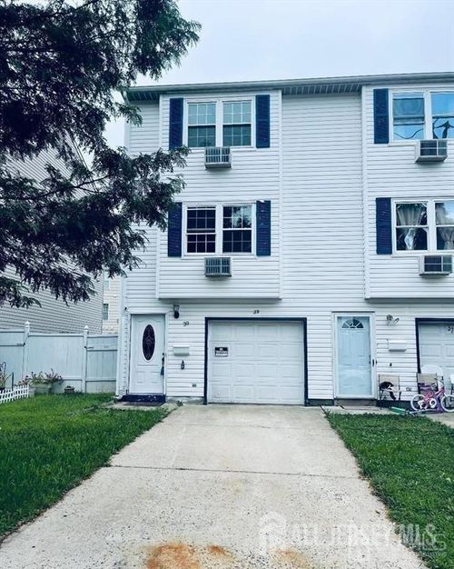 39 Larch St, Carteret, NJ, 07008-2470 | Card Image